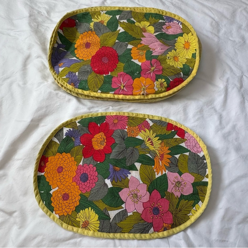 Vintage 60s 70s 7 - Floral Oval Placemats Flower Power psychedelic Multicolor